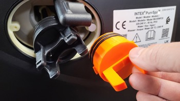 ucpávka do solinační komory při čištění elektrody (volitené)